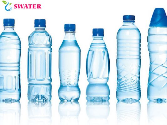 Nguy cơ khi uống nước đóng chai hết hạn