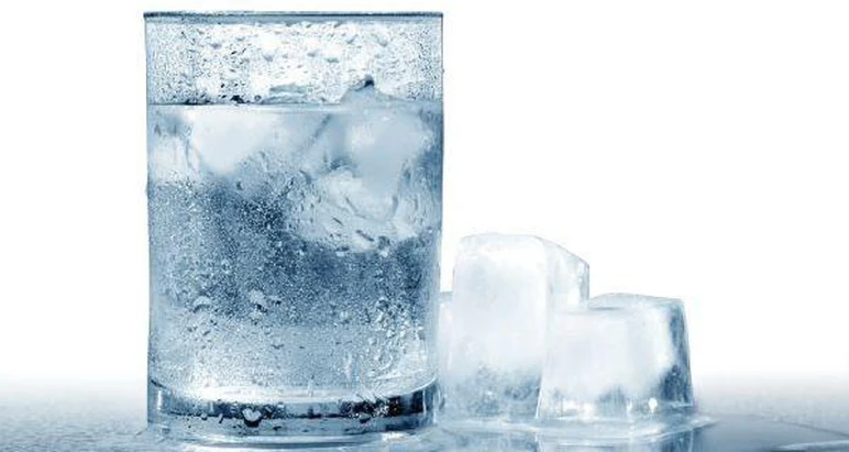 Không nên uống nước lạnh khi mất nước