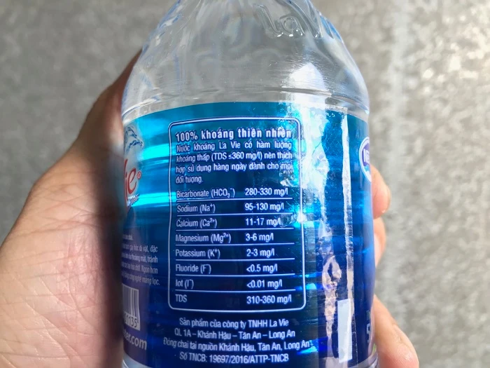 Những thông số ghi trên chai nước khoáng mà bạn nên biết